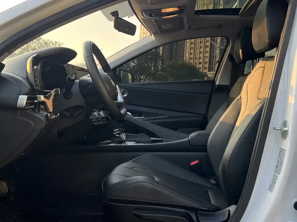 Hyundai Elantra 2024 из CN, фото 3