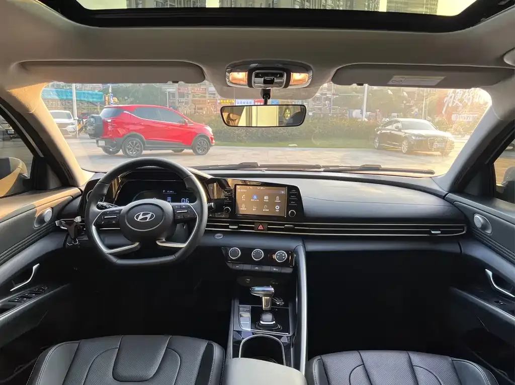 Hyundai Elantra 2024 из CN, фото 2