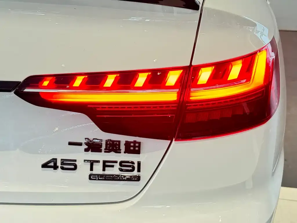Audi A4L 2023 из CN, фото 2