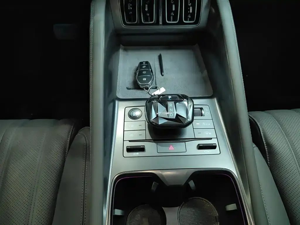 BYD L EV 2025 из CN, фото 4