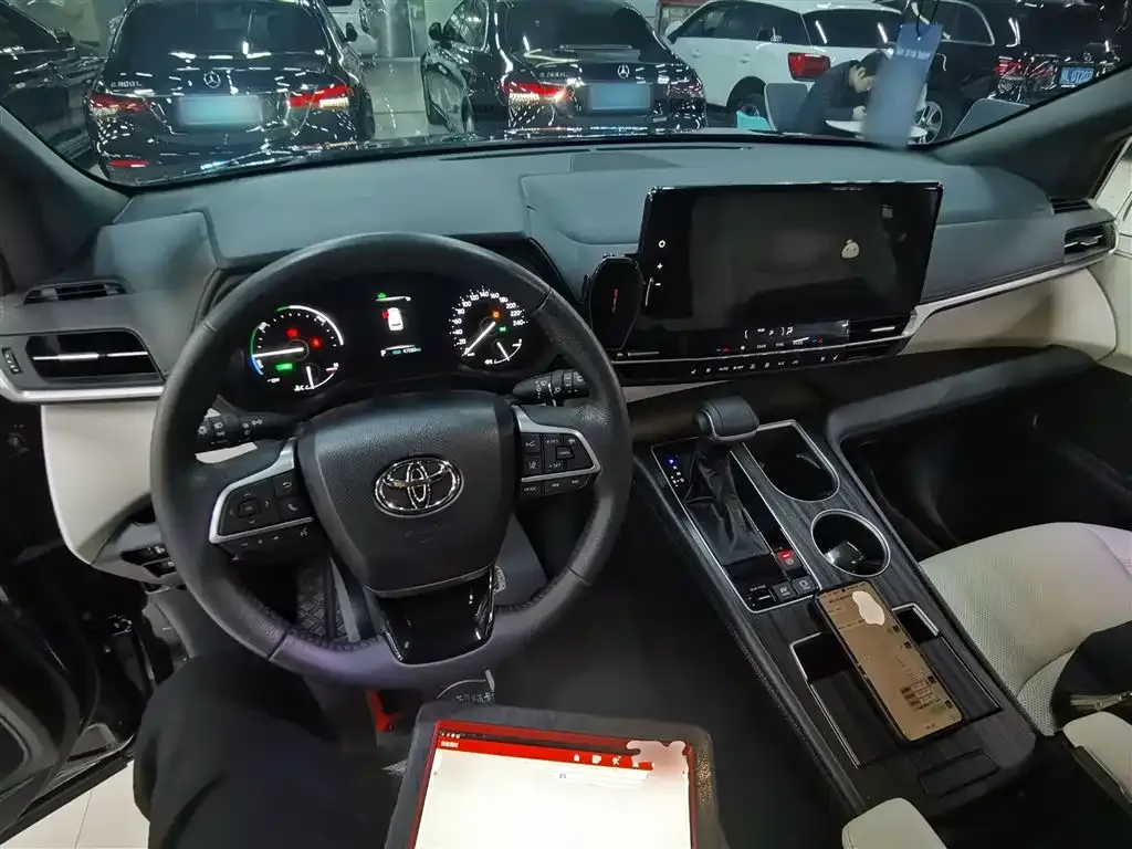 Toyota Sienna 2025 из CN, фото 7