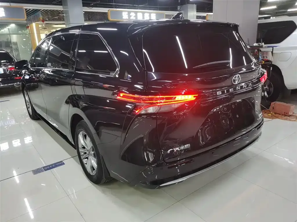Toyota Sienna 2025 из CN, фото 8