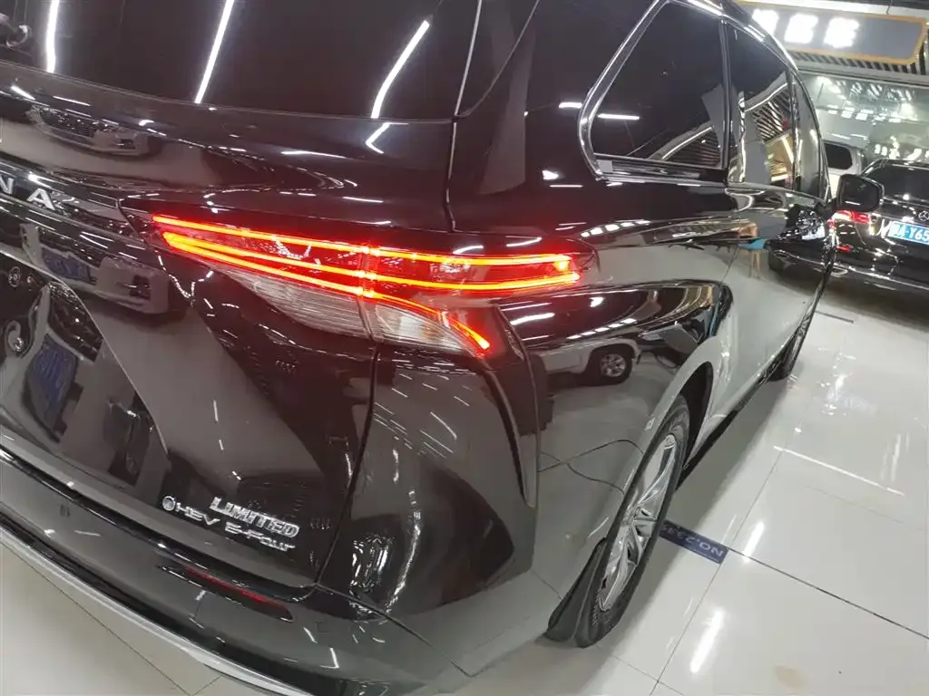 Toyota Sienna 2025 из CN, фото 5
