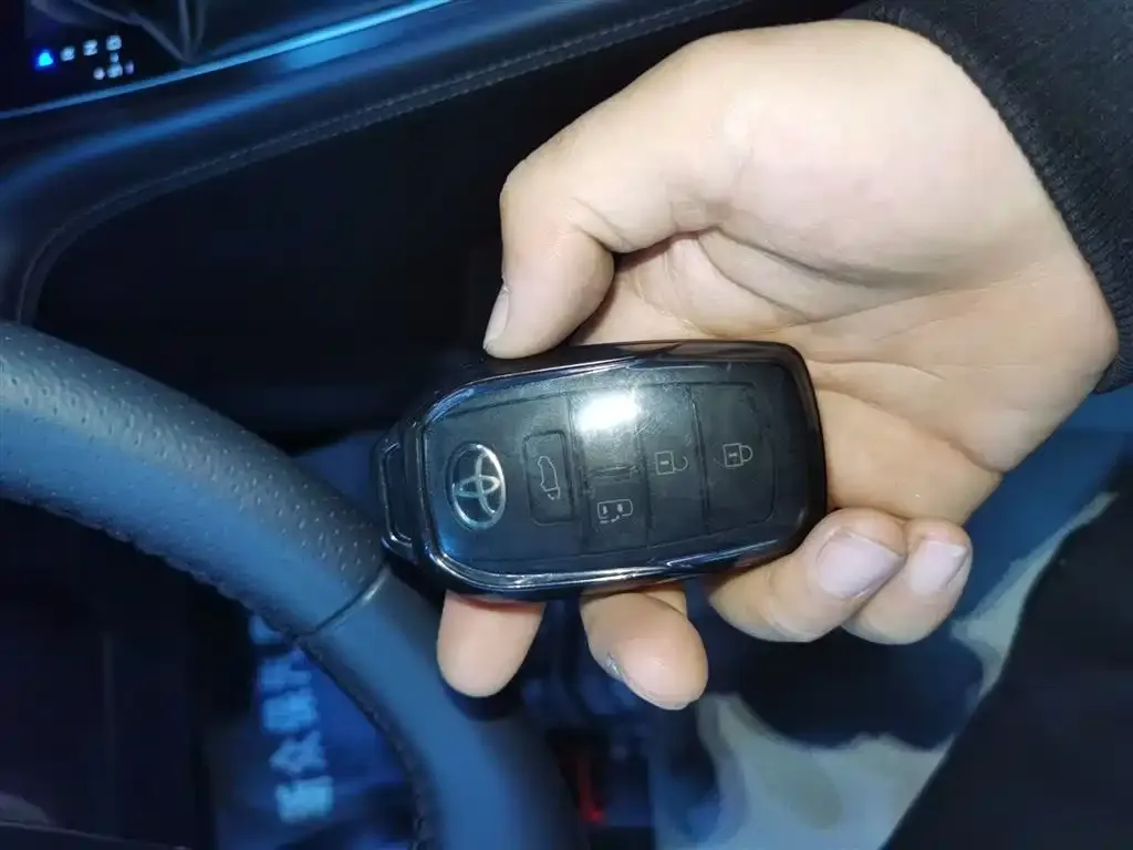 Toyota Sienna 2025 из CN, фото 3