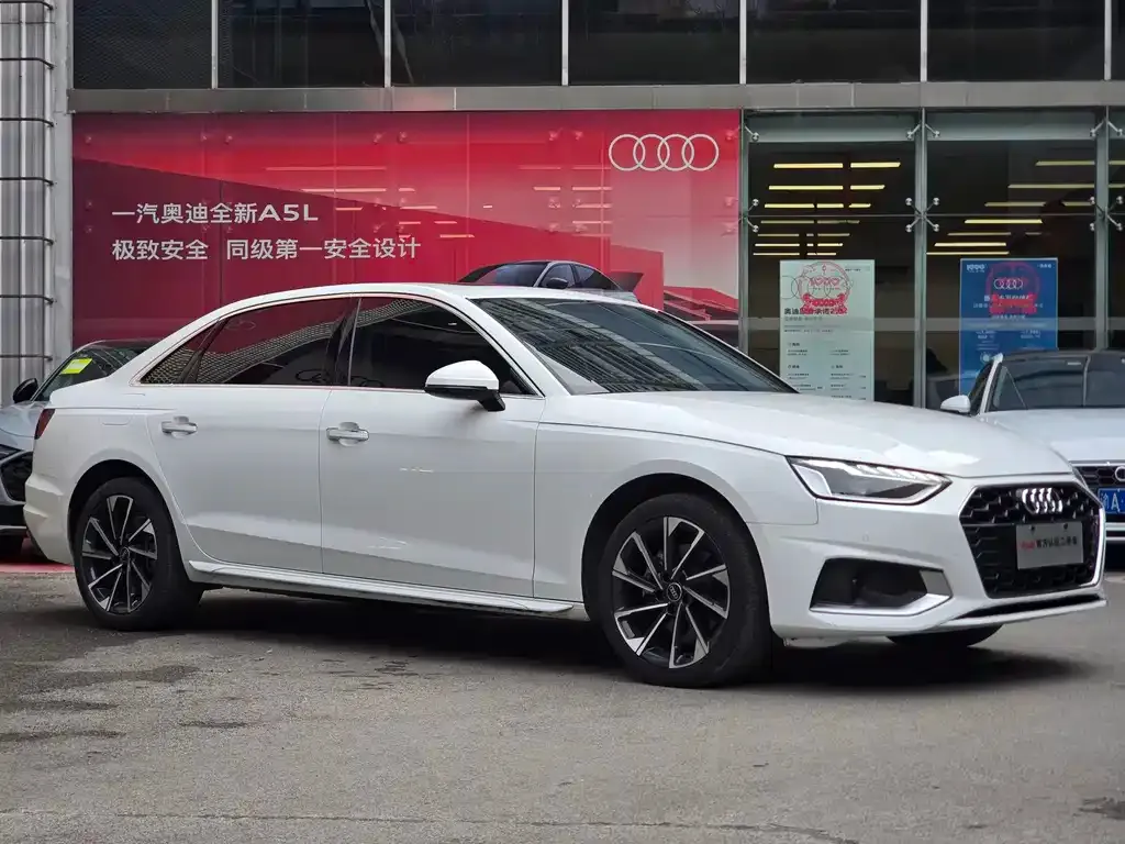 Audi A4L 2022 из CN, фото 6