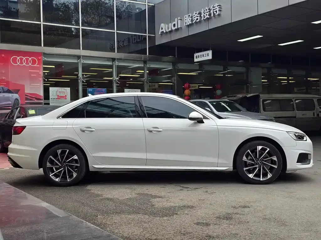 Audi A4L 2022 из CN, фото 7