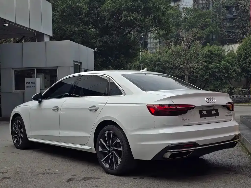 Audi A4L 2022 из CN, фото 4