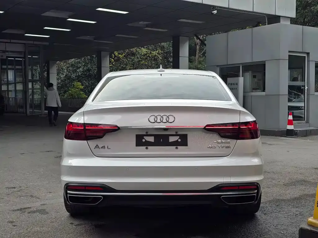 Audi A4L 2022 из CN, фото 9