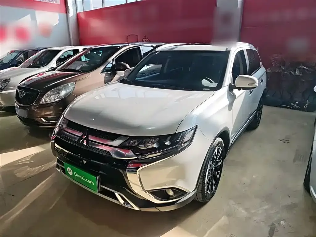 Mitsubishi Outlander 2021 из CN, фото 1
