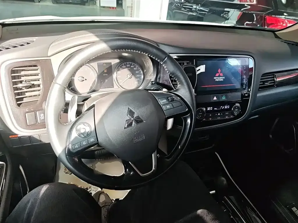 Mitsubishi Outlander 2021 из CN, фото 9