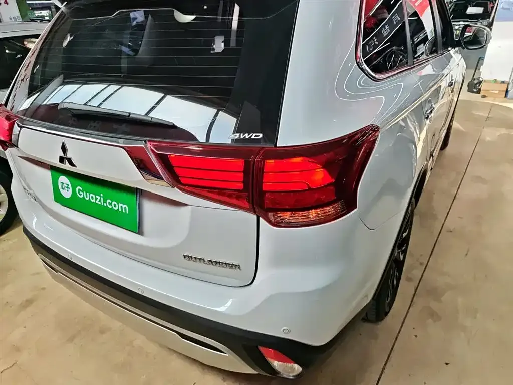 Mitsubishi Outlander 2021 из CN, фото 8
