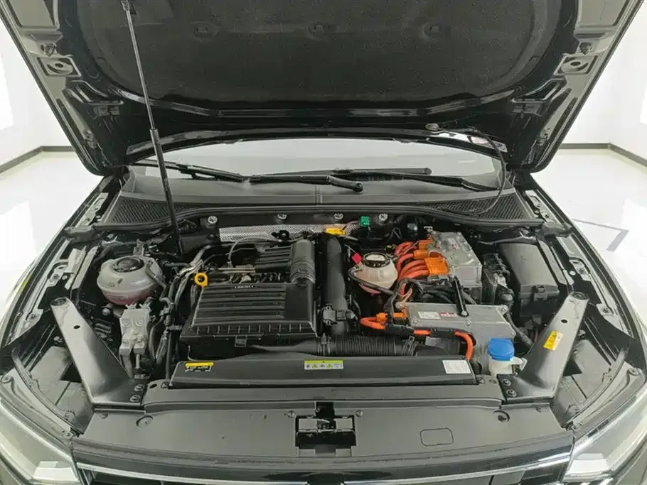 Volkswagen Magotan GTE PHEV 2022 из CN, фото 10