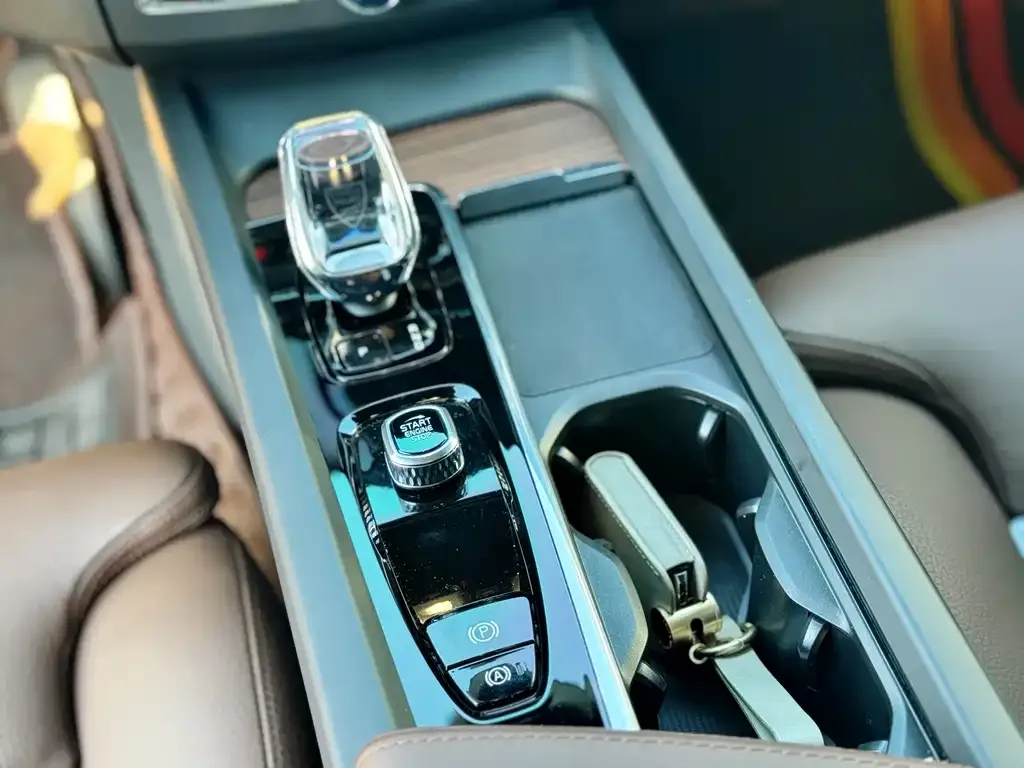 Volvo XC60 2023 из CN, фото 5