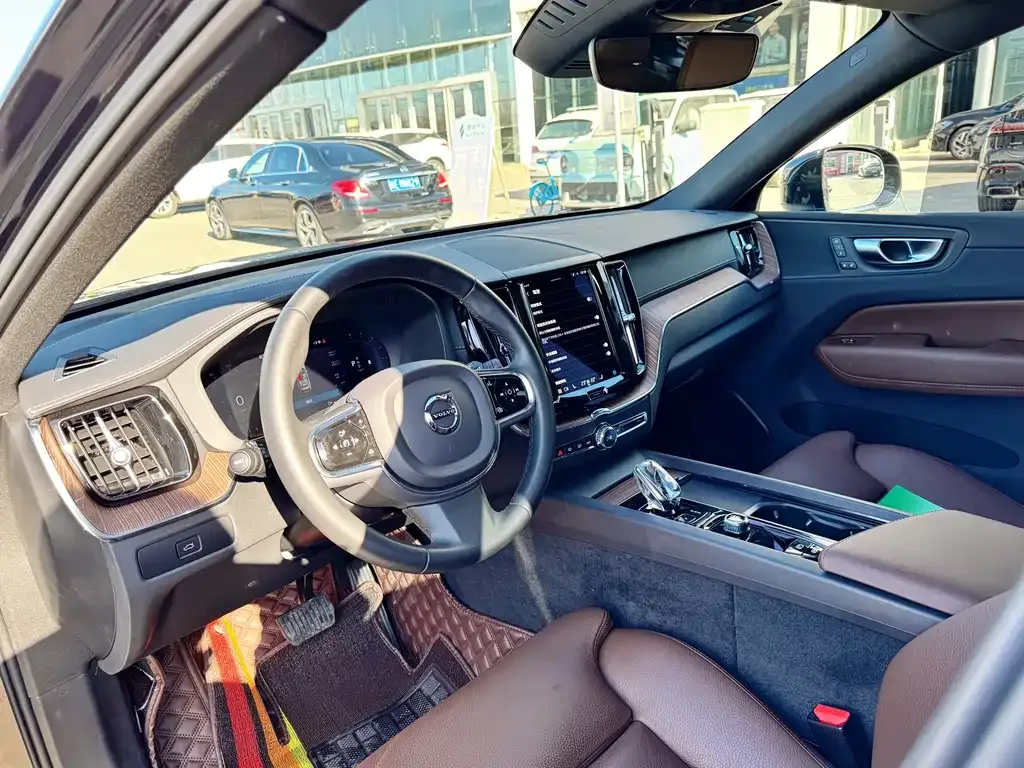 Volvo XC60 2023 из CN, фото 6