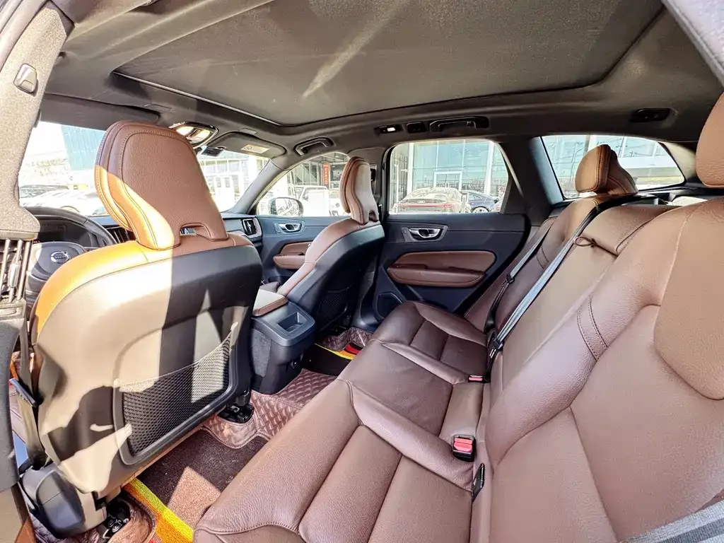 Volvo XC60 2023 из CN, фото 4