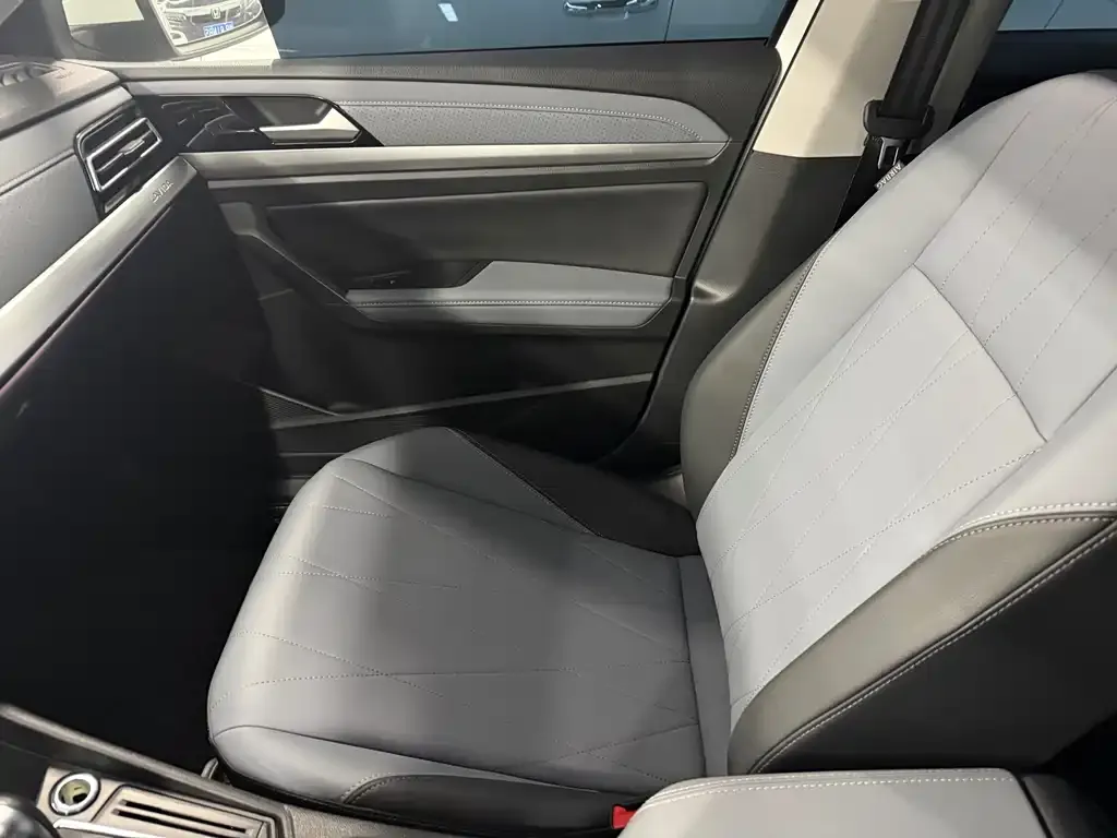 Volkswagen Lavida 2024 из CN, фото 2