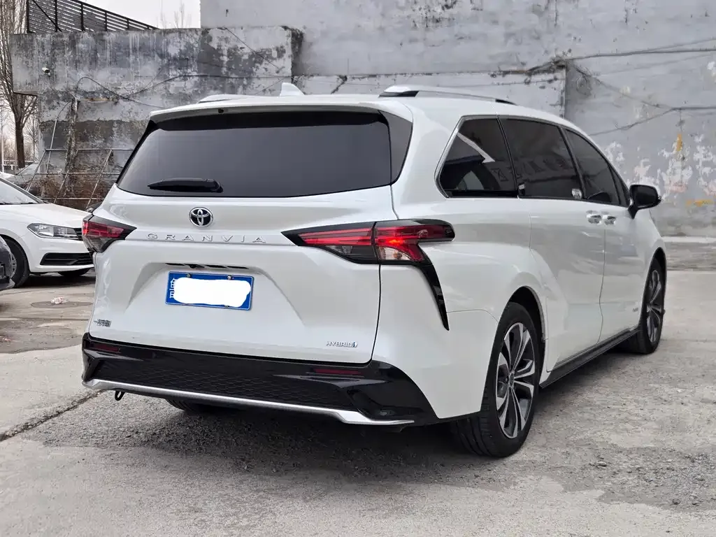 Toyota Granvia 2023 из CN, фото 5