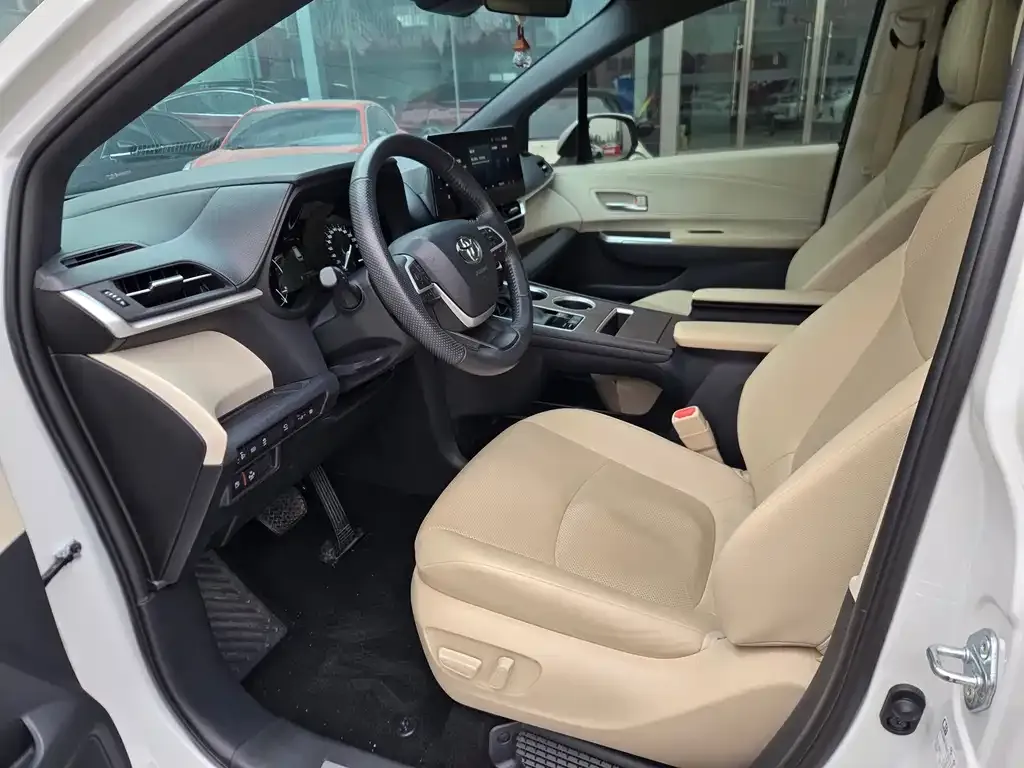 Toyota Granvia 2023 из CN, фото 3