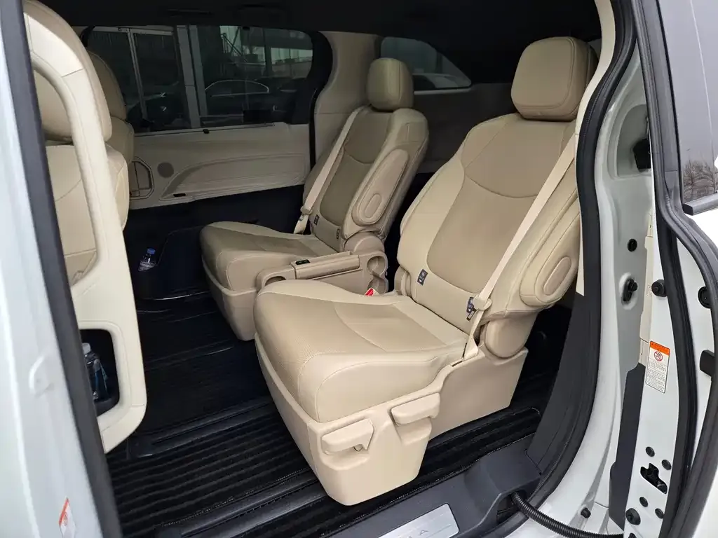 Toyota Granvia 2023 из CN, фото 6