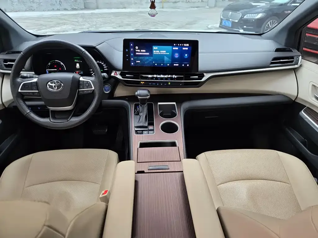 Toyota Granvia 2023 из CN, фото 9