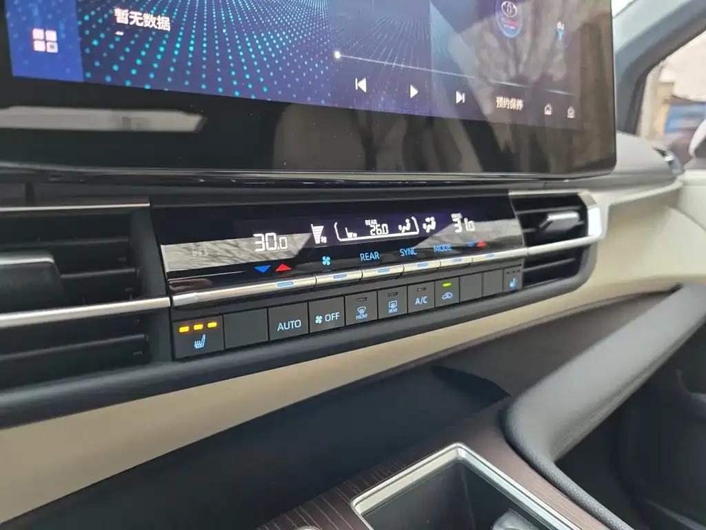Toyota Granvia 2023 из CN, фото 8