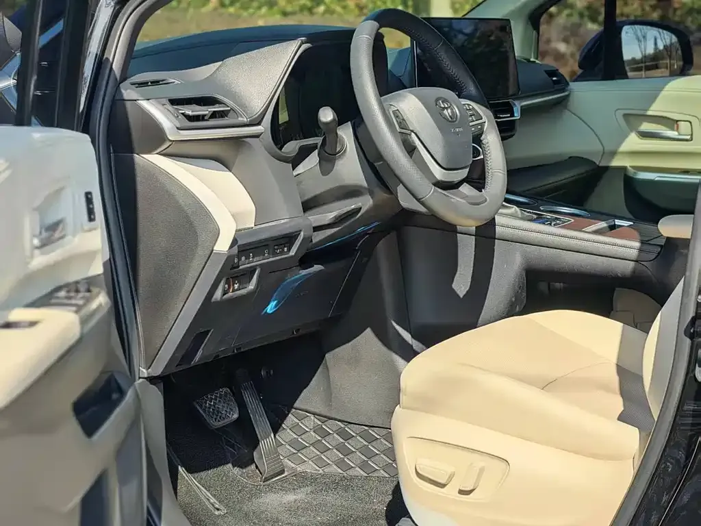 Toyota Granvia — фото 9