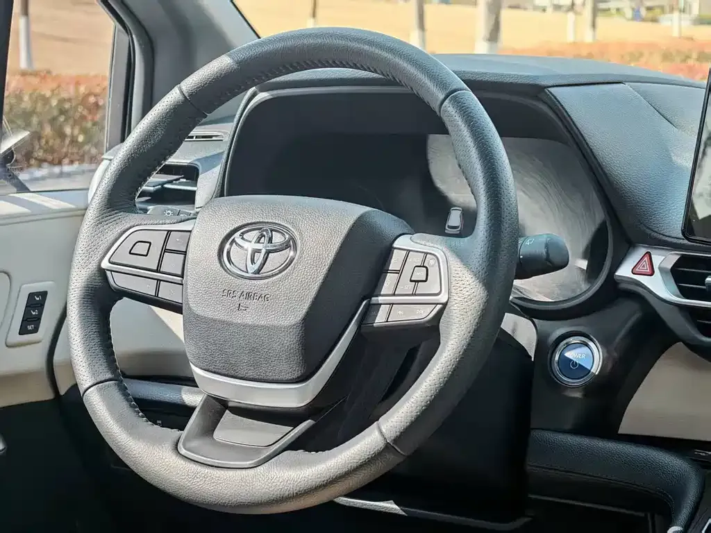 Toyota Granvia — фото 7