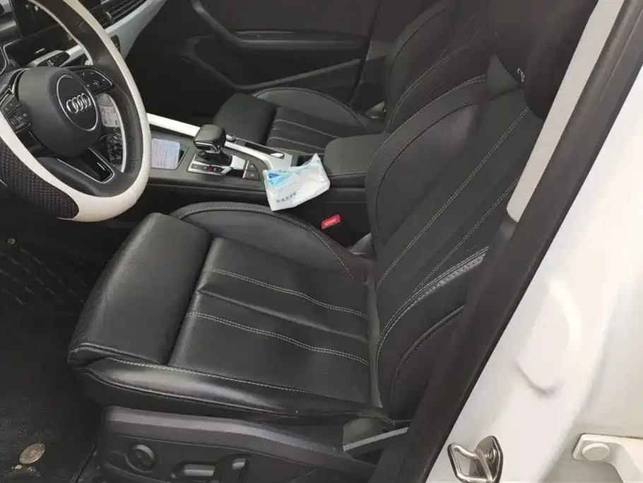 Audi A4L 2023 из CN, фото 2