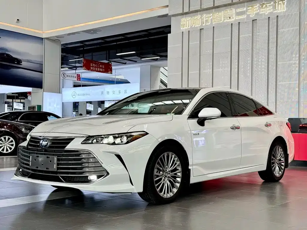 Toyota Avalon — фото 1