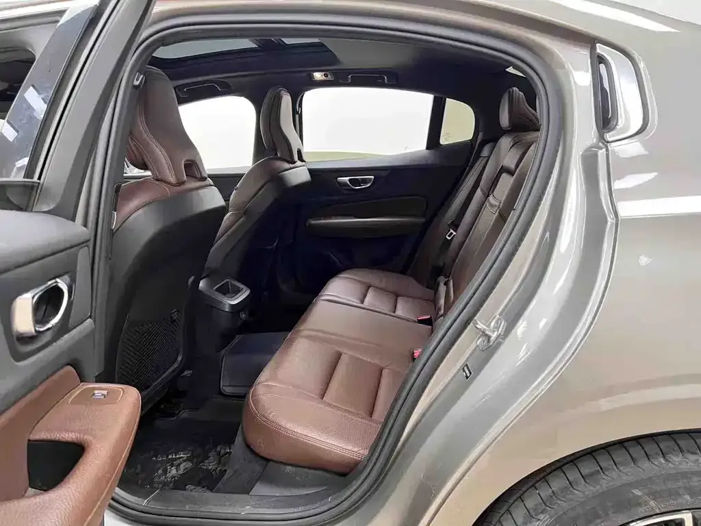 Volvo S60 2021 из CN, фото 9