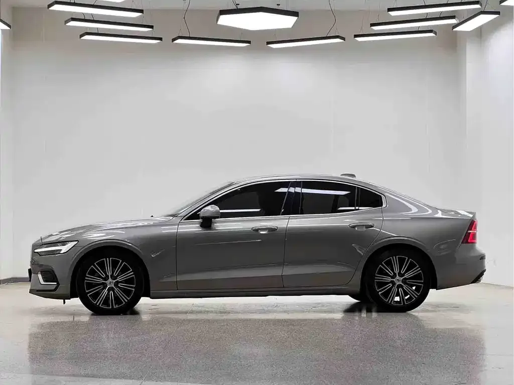 Volvo S60 2021 из CN, фото 5