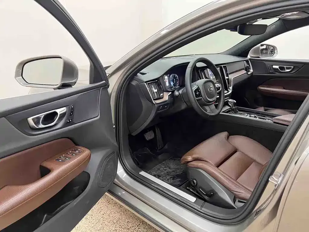 Volvo S60 2021 из CN, фото 4