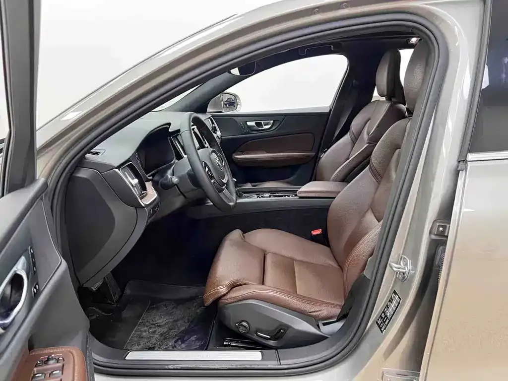 Volvo S60 2021 из CN, фото 3