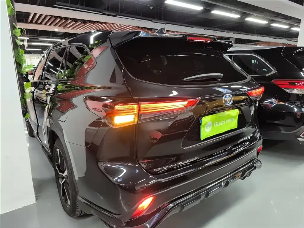 Toyota Crown Kluger 2021 из CN, фото 10