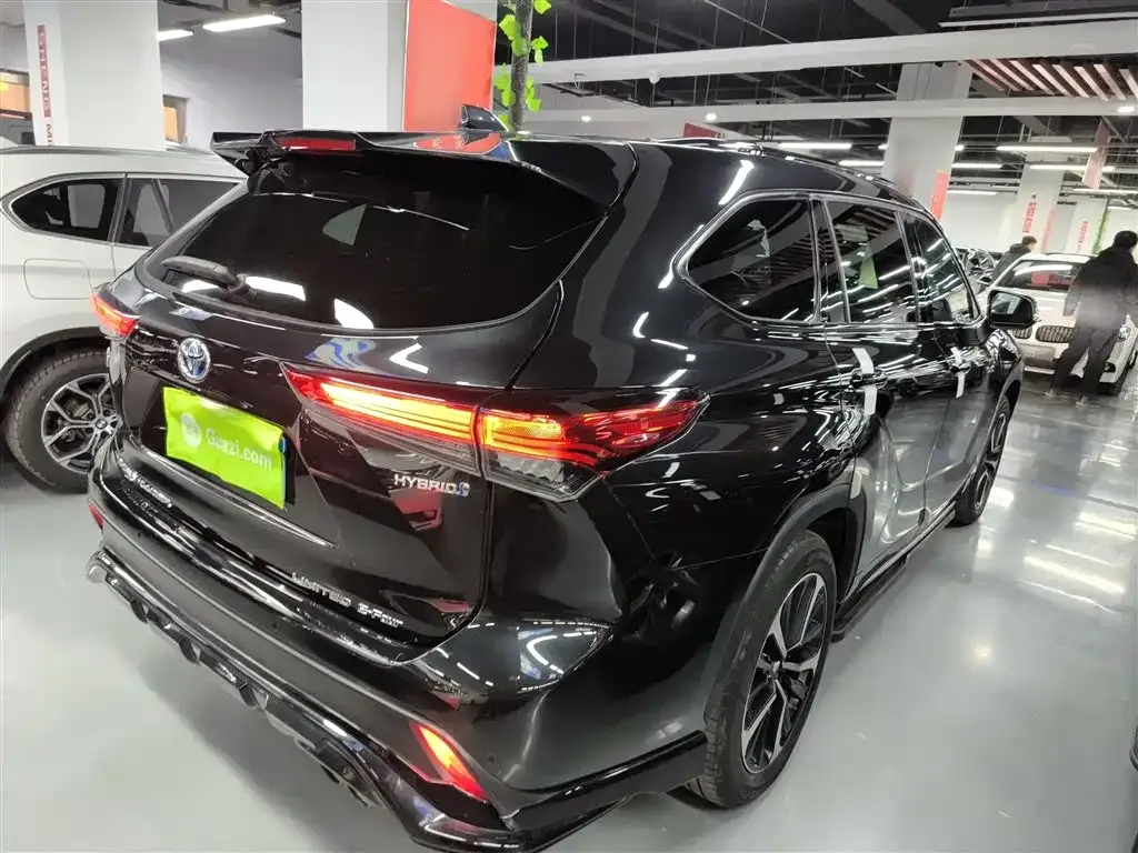 Toyota Crown Kluger 2021 из CN, фото 3