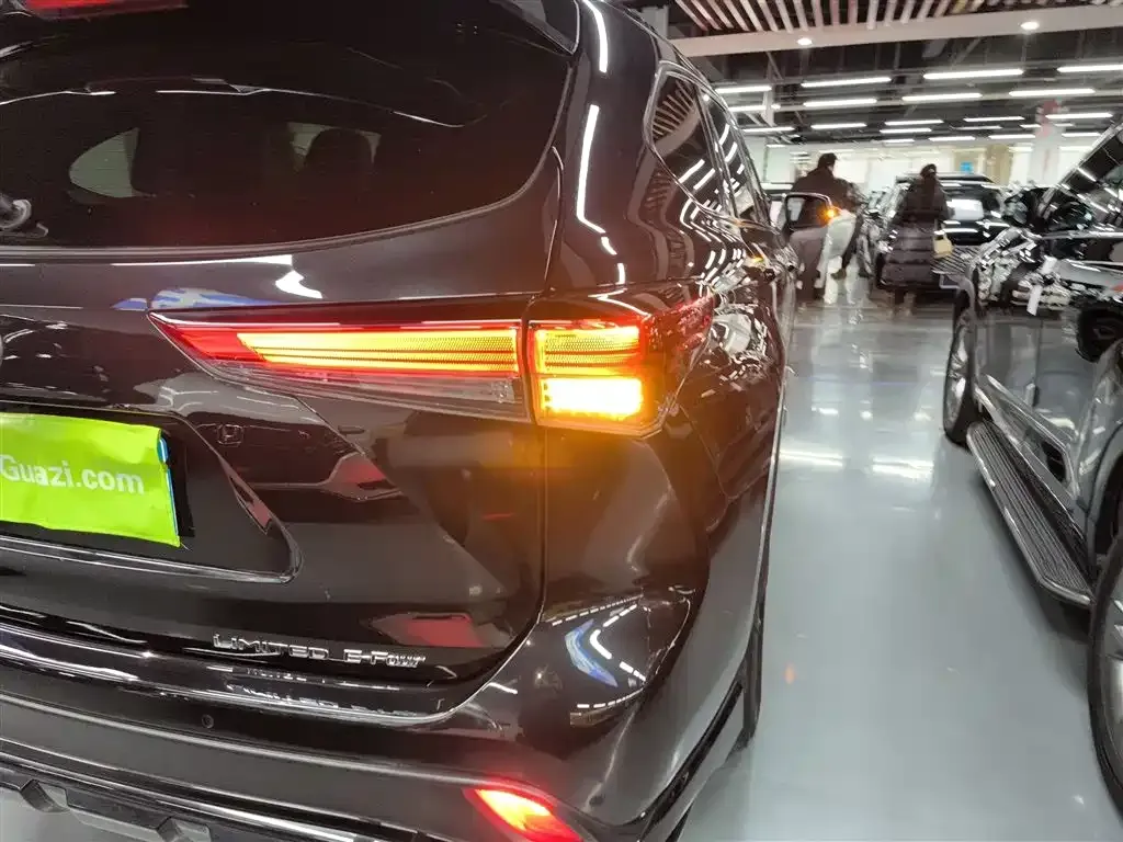 Toyota Crown Kluger 2021 из CN, фото 5