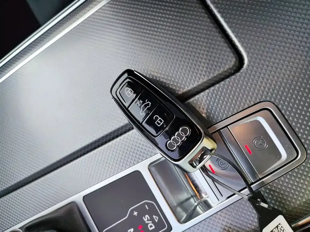 Audi A6L 2024 из CN, фото 2