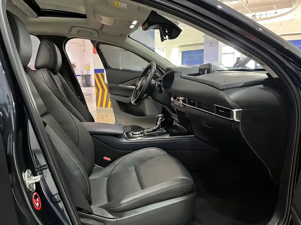Mazda CX-30 2022 из CN, фото 5
