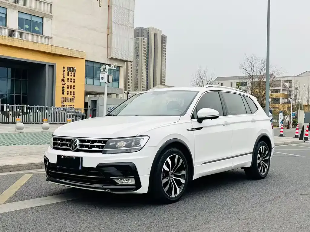 Volkswagen Tiguan L 2021 из CN, фото 1