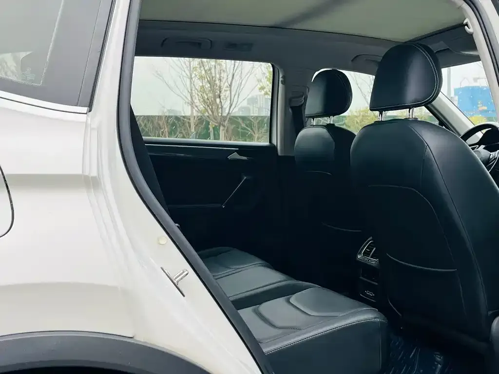 Volkswagen Tiguan L 2021 из CN, фото 2