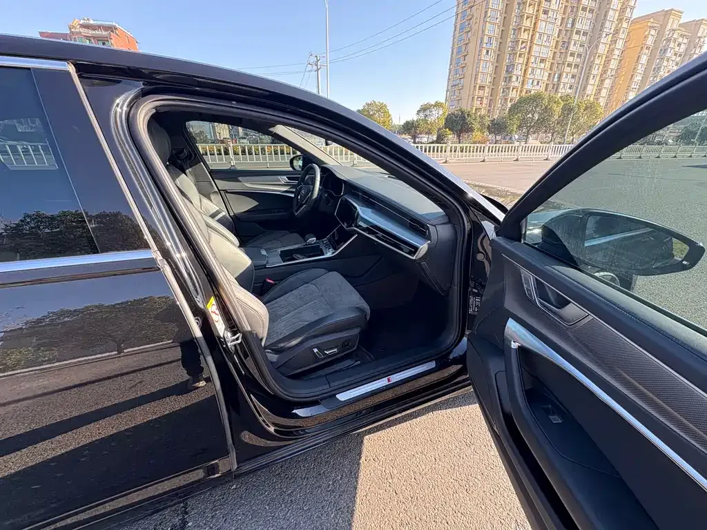 Audi A6L 2024 из CN, фото 10
