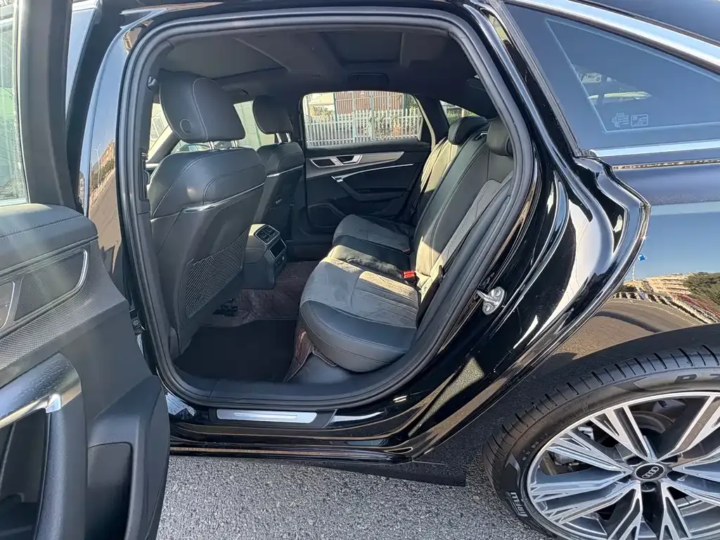 Audi A6L 2024 из CN, фото 7