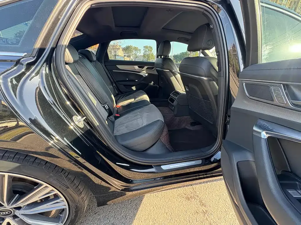 Audi A6L 2024 из CN, фото 3