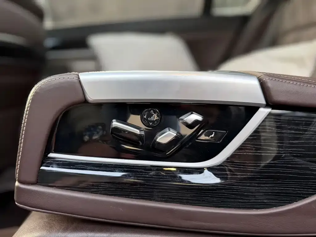 BMW 7 Series 2021 из CN, фото 9
