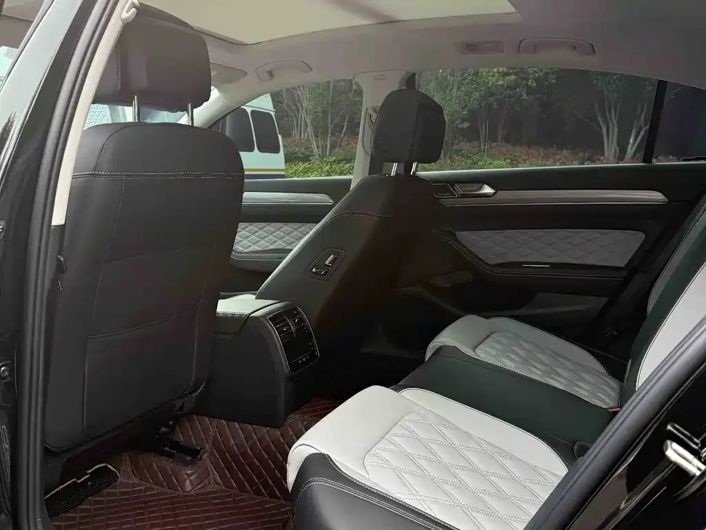 Volkswagen Magotan 2023 из CN, фото 2