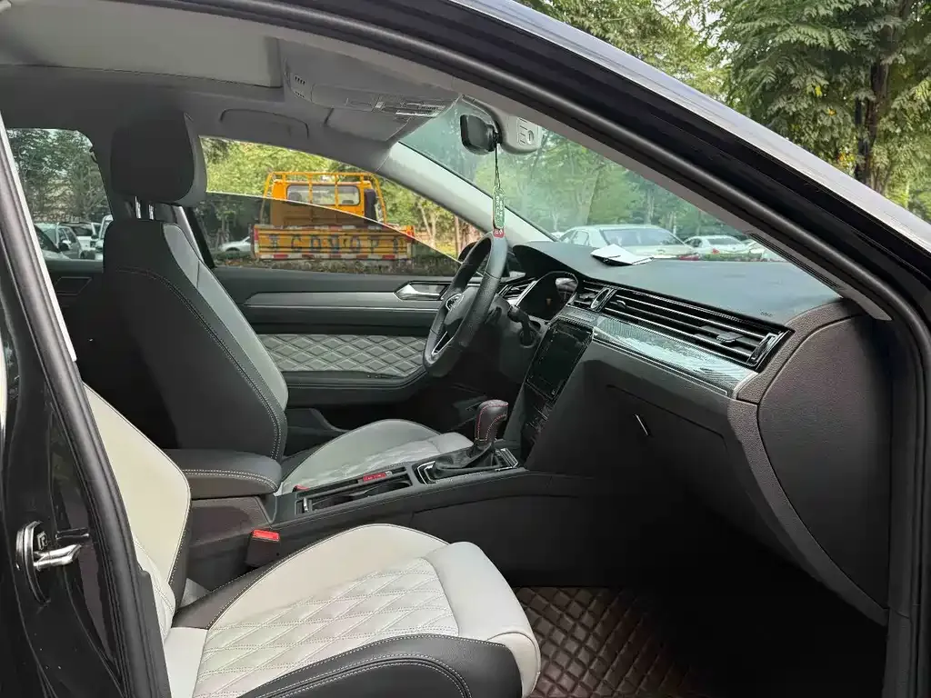 Volkswagen Magotan 2023 из CN, фото 6