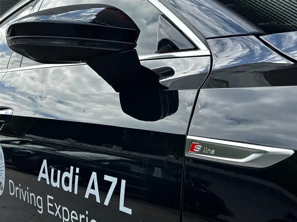 Audi A7L — фото 2