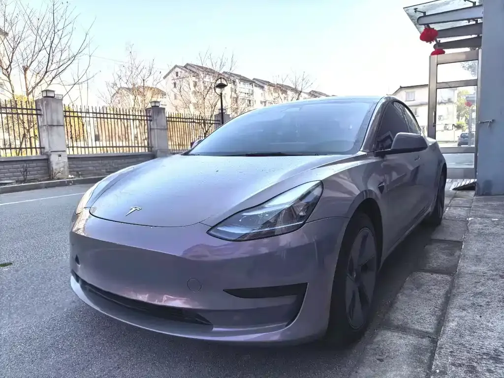 Tesla Model 3 — фото 1