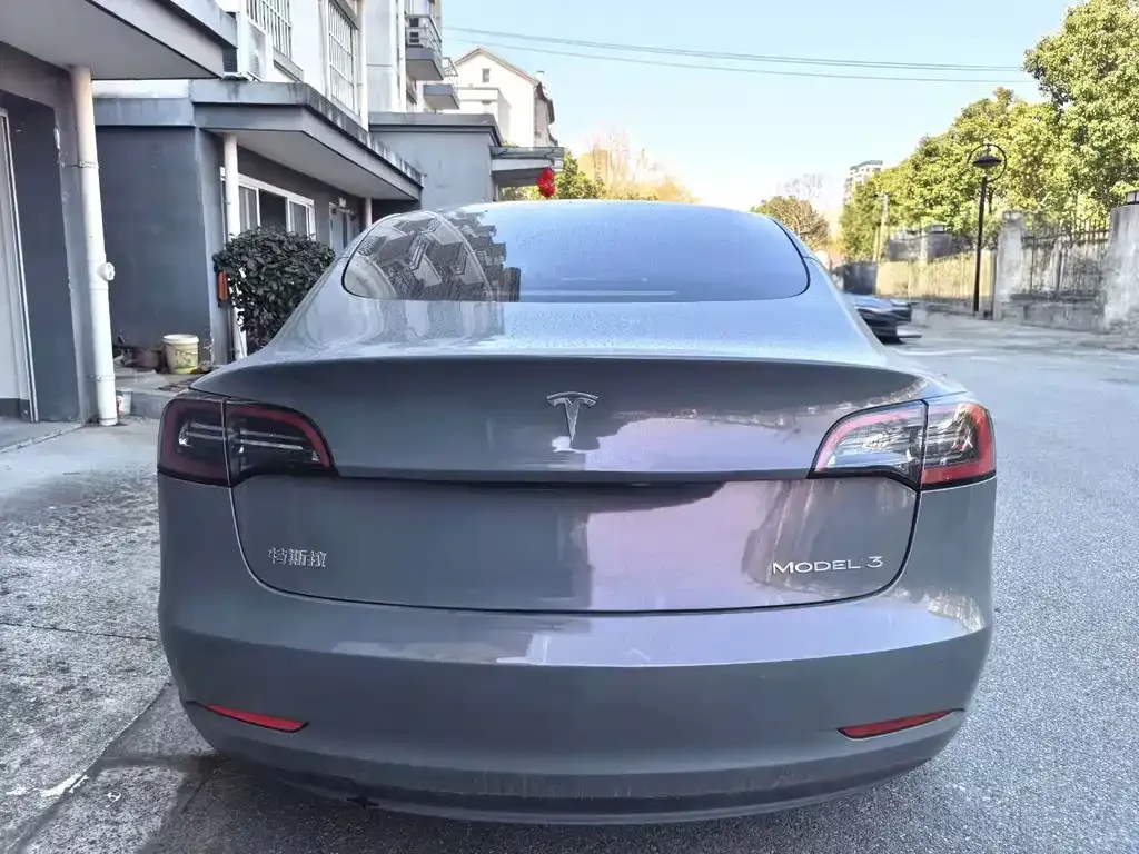 Tesla Model 3 — фото 3