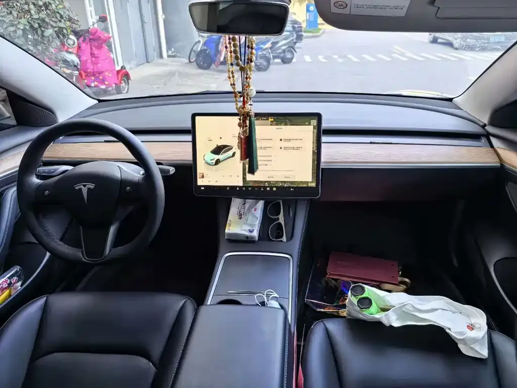 Tesla Model 3 — фото 2